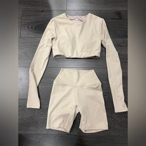Crop Shop Boutique freedom crop top & 4” short set in size small colour butter